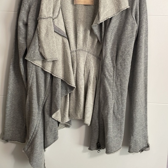 Free people sweatshirt jacket Ruffle Boho Casual Layering Piece Closet Staple - Picture 6 of 9